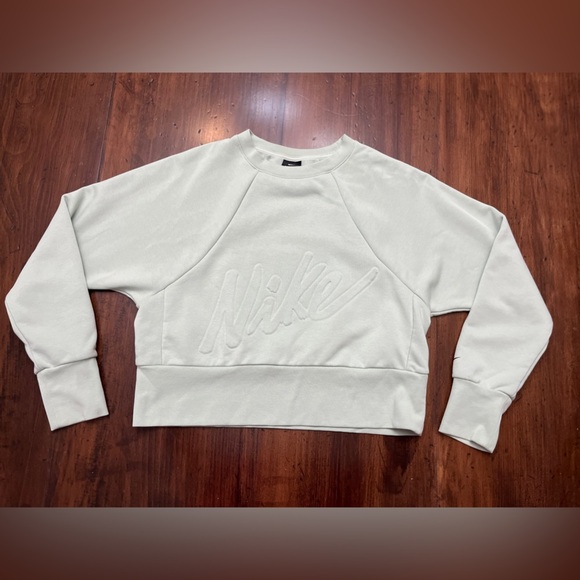 Nike Embossed Cropped Crewneck‎ Sweatshirt Size XS Sage Green Athleisure School - Picture 13 of 13